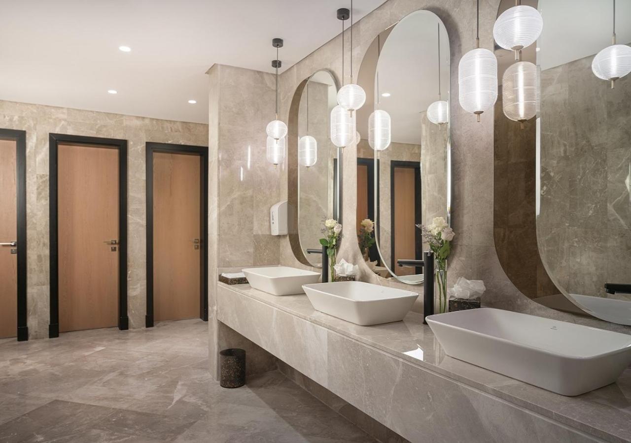 Joudyan Red Sea Mall Jeddah By Elaf Luaran gambar The bathroom of a suite at the Ritz-Carlton, DIFC